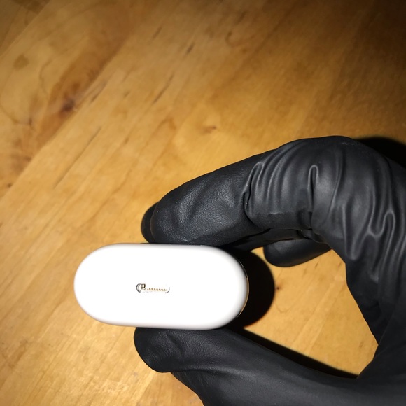 AirPod 1st Generation - Picture 5 of 6